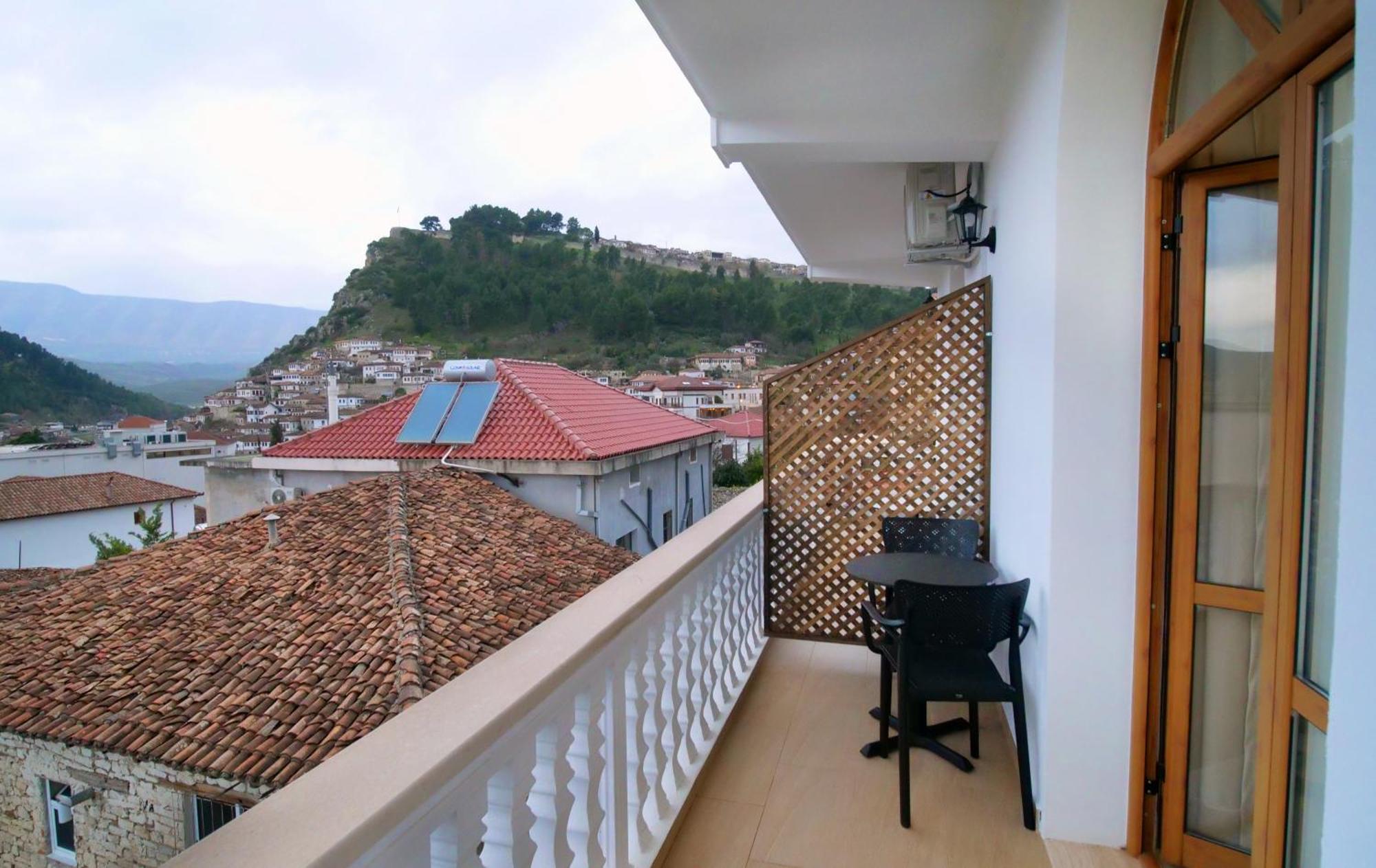 Vila Malasi Berat Bagian luar foto